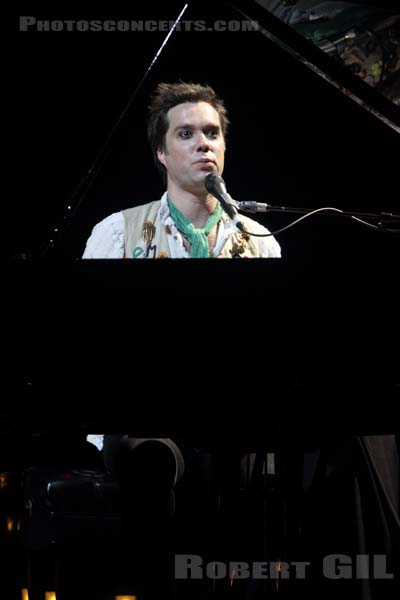 RUFUS WAINWRIGHT - 2010-05-03 - PARIS - Theatre Mogador - 